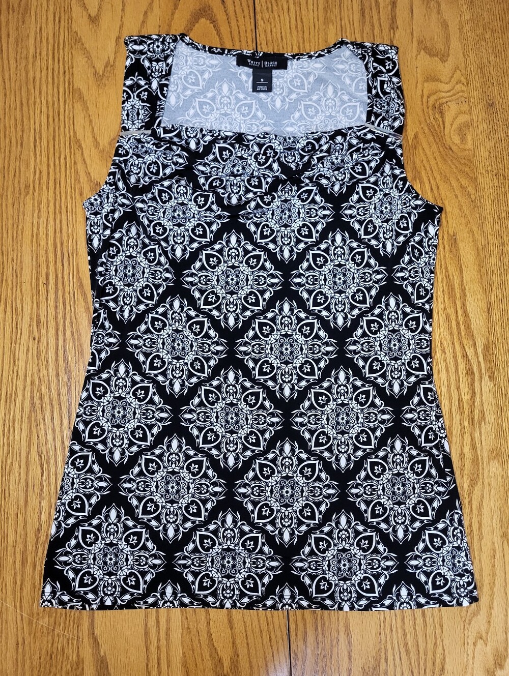 ✨️ WHBM Sleeveless Top sz Small